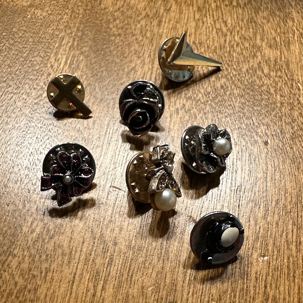 Vintage Style Enamel and Pearl Brooch Set